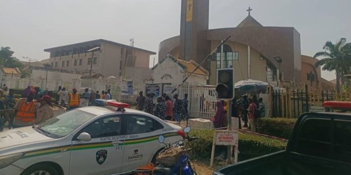Stampede-in-Abuja-church-696x348-1