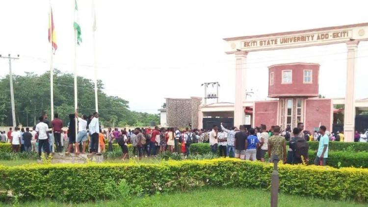 Ekiti_state_univeristy_gate