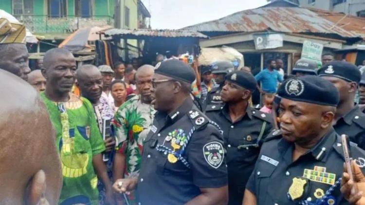 Police_Commissioner_visits_bomb_explosion_site